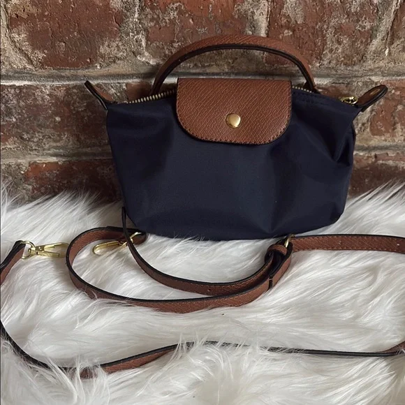 Navy cosmetic pouchwith strap